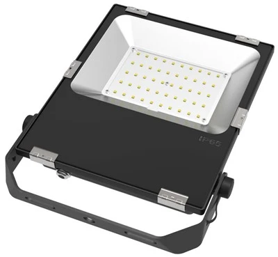 Luces de inundación LED montadas en postes