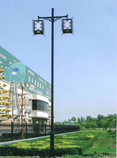 Poste de luz de acero cuadrado